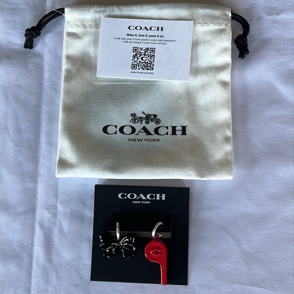 Coach Bow and Whistle Enameled Mismatched Earrings NWT - Picture 4 of 6